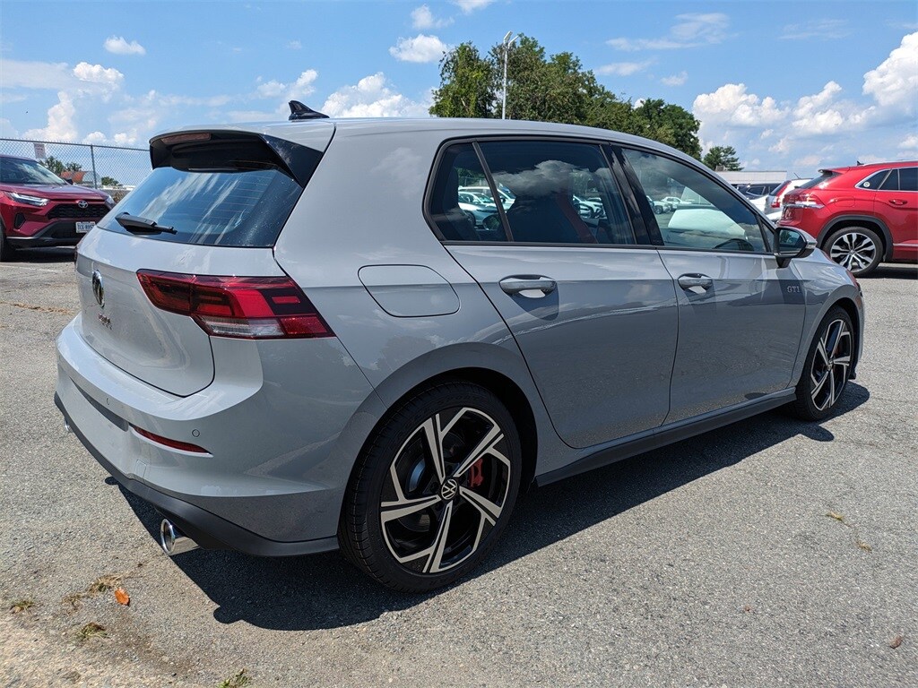 2025 Volkswagen Golf GTI SE photo 4