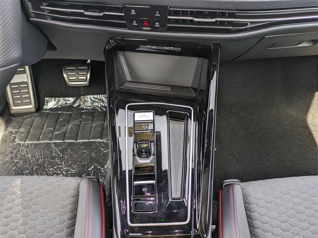 2025 Volkswagen Golf GTI SE - Photo 18