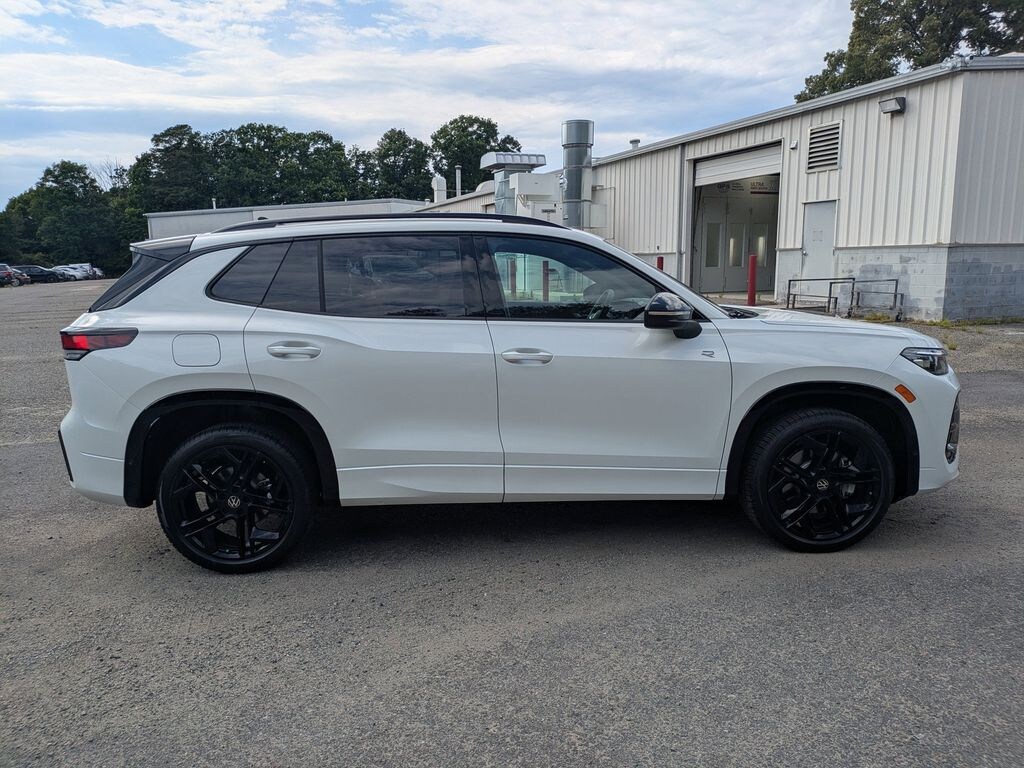 New 2026 Volkswagen Tiguan 2.0T SE R-Line Black SUV