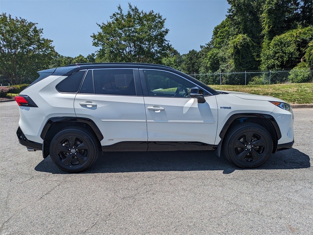 2019 Toyota RAV4 Hybrid XSE photo 3
