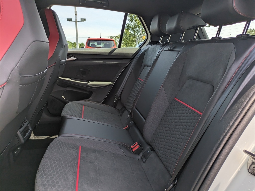 2025 Volkswagen Golf GTI SE - Photo 13