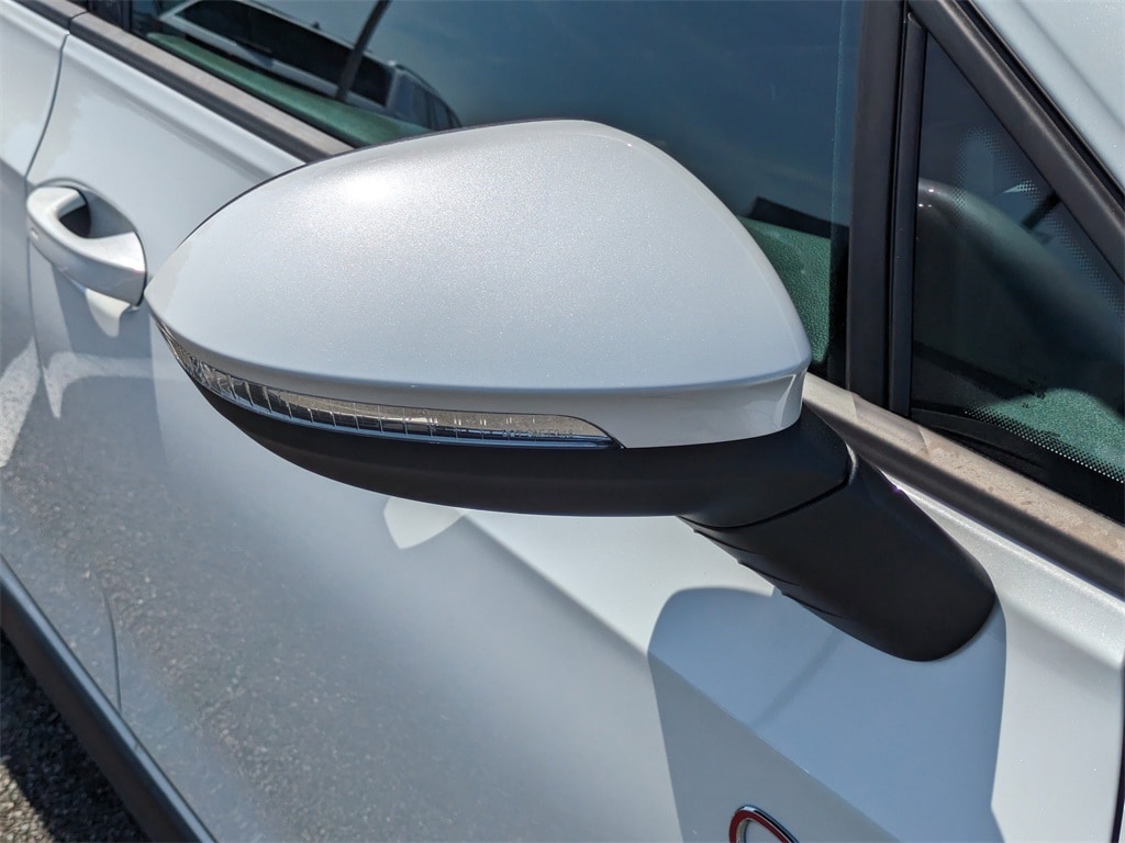 2025 Volkswagen Golf GTI SE - Photo 12