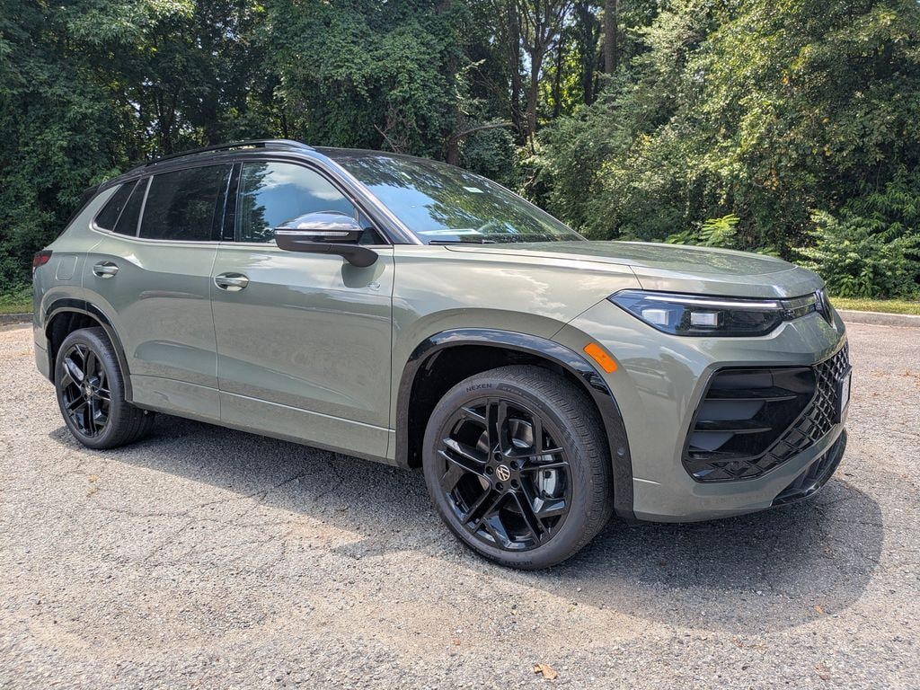New 2026 Volkswagen Tiguan 2.0T SE R-Line Black SUV
