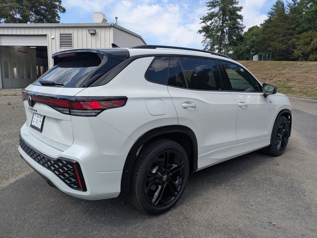 New 2026 Volkswagen Tiguan 2.0T SE R-Line Black SUV