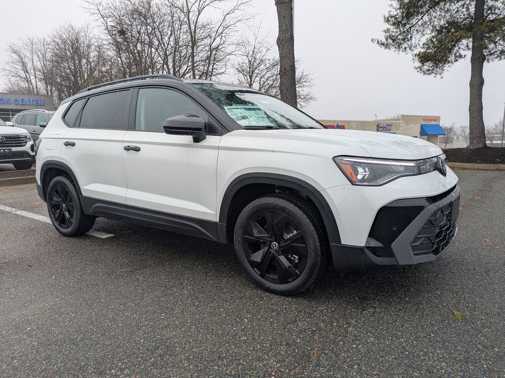 New 2026 Volkswagen Taos 1.5T SE Black SUV