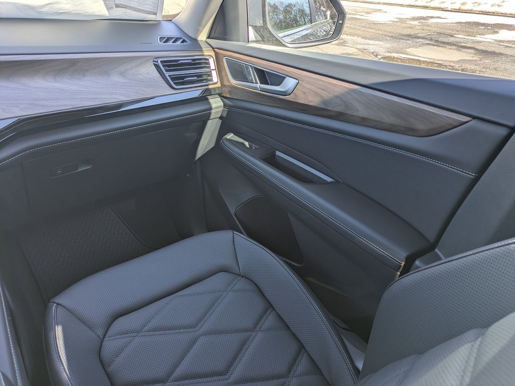 2026 Volkswagen Atlas SE w/Tech - Photo 17
