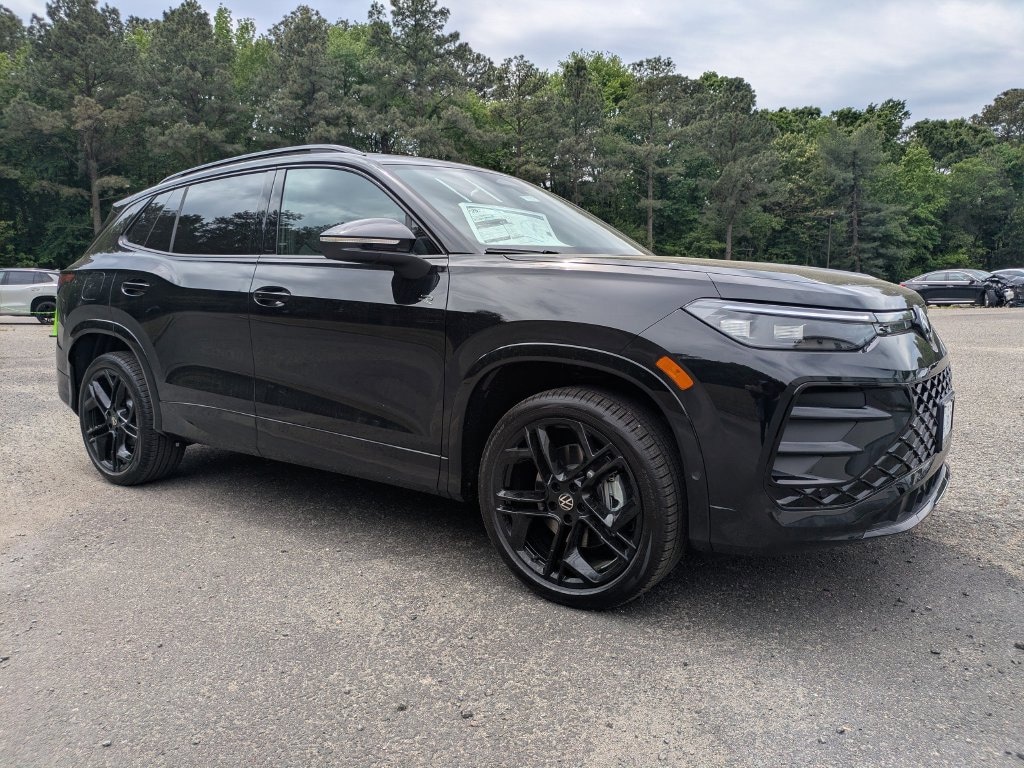 New 2026 Volkswagen Tiguan SE R-Line Black SUV