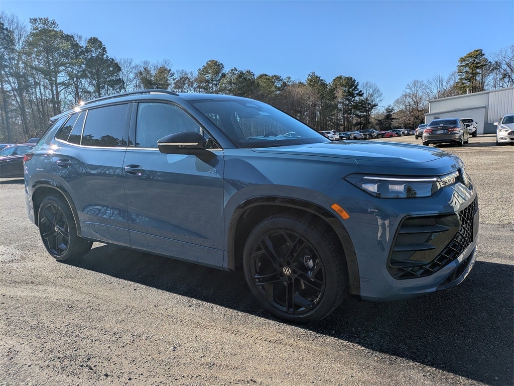 New 2026 Volkswagen Tiguan 2.0T SE R-Line Black SUV