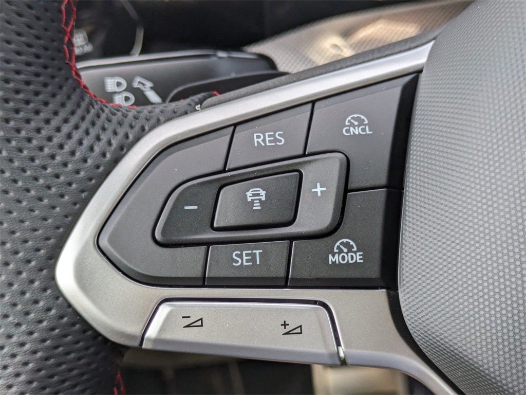 2025 Volkswagen Golf GTI SE - Photo 25