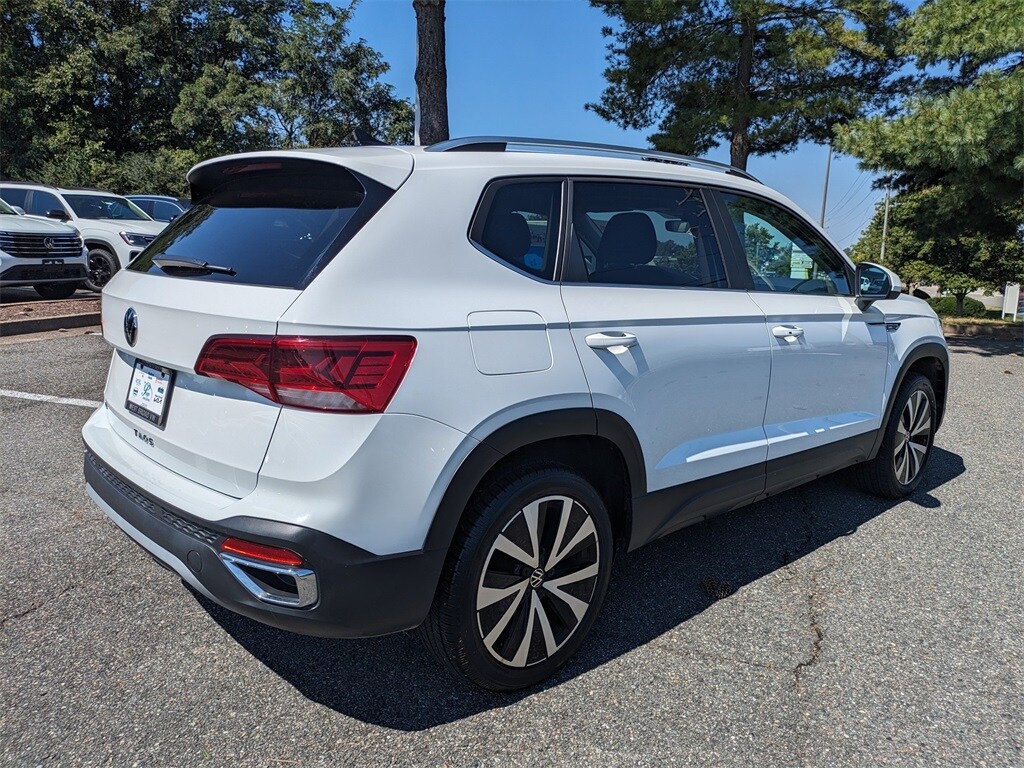 2024 Volkswagen Taos SE photo 2