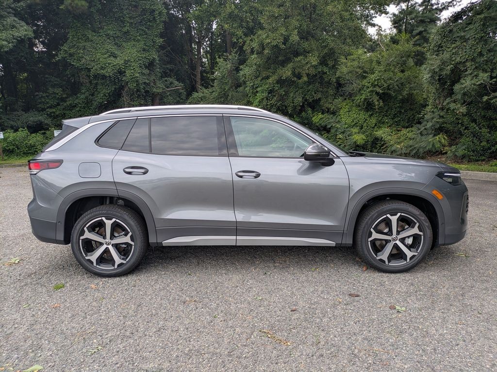 New 2026 Volkswagen Tiguan SE SUV