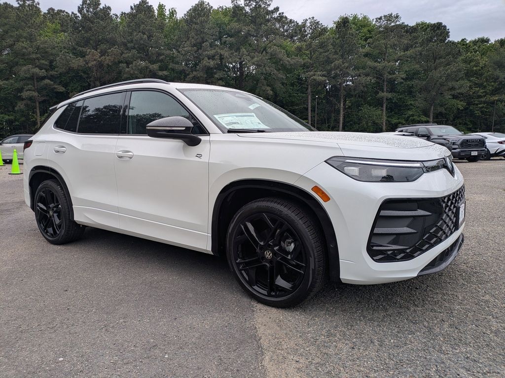 New 2026 Volkswagen Tiguan 2.0T SE R-Line Black SUV