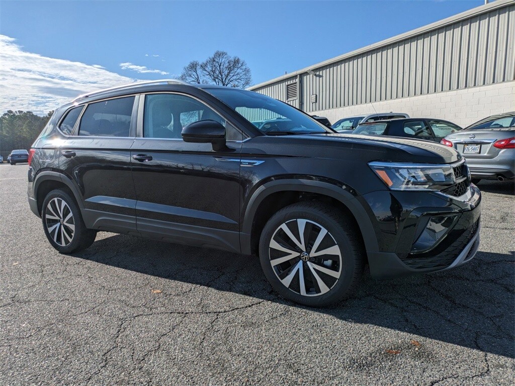 2024 Volkswagen Taos SE photo 2