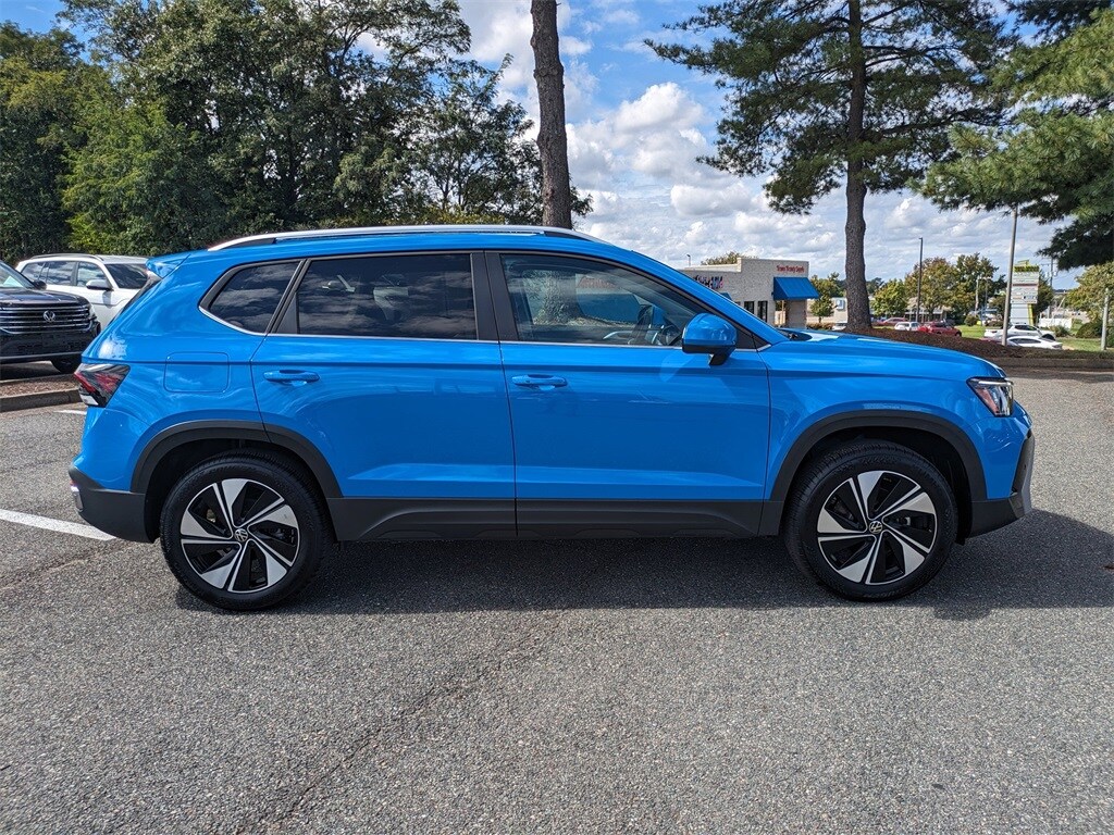 2025 Volkswagen Taos SE photo 2