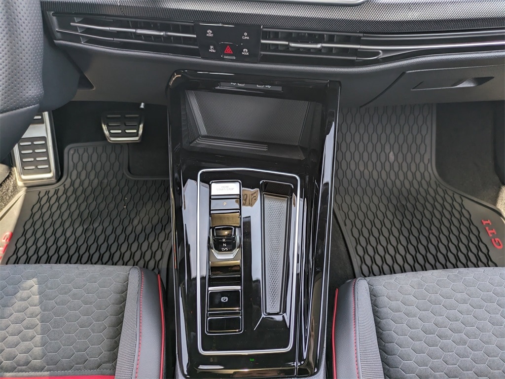 2025 Volkswagen Golf GTI SE - Photo 18