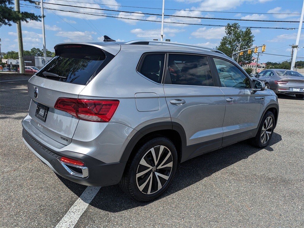 2023 Volkswagen Taos SE photo 2
