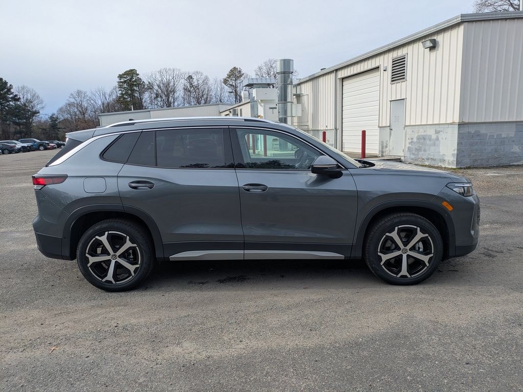 New 2026 Volkswagen Tiguan 2.0T SE SUV
