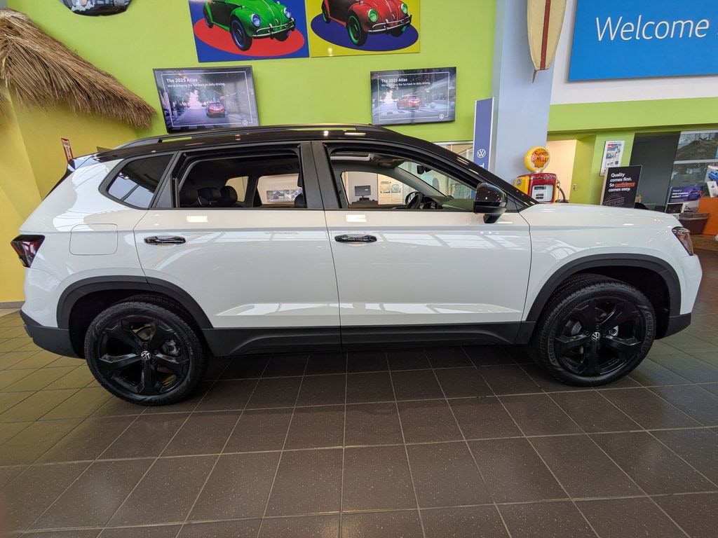 New 2026 Volkswagen Taos 1.5T SE Black SUV