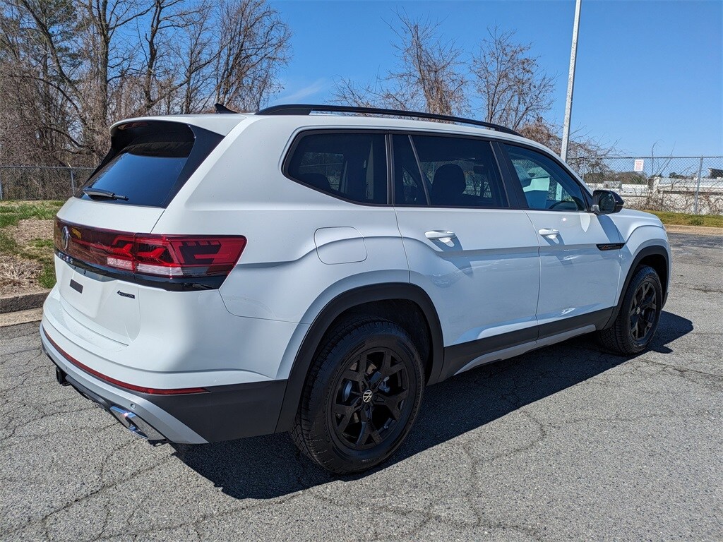 2025 Volkswagen Atlas Peak Edition SE photo 4