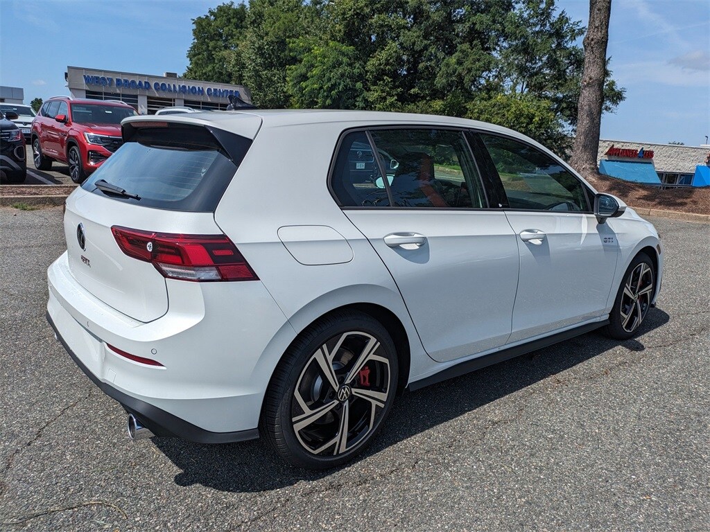 2025 Volkswagen Golf GTI SE photo 4
