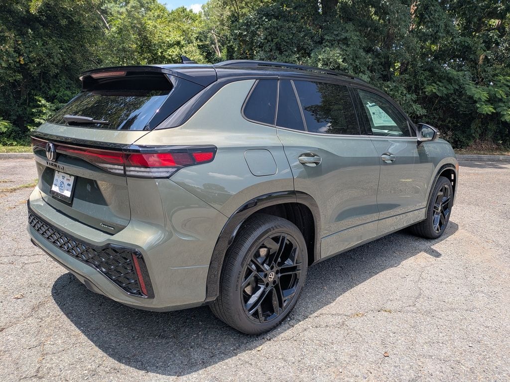 New 2026 Volkswagen Tiguan 2.0T SE R-Line Black SUV