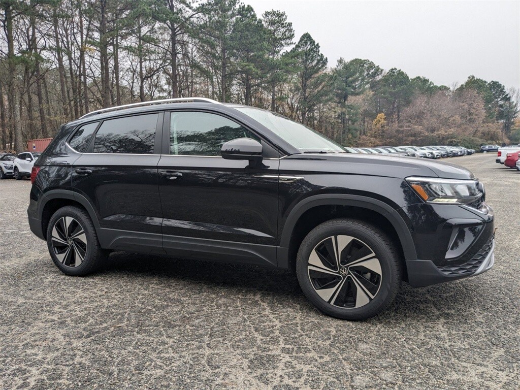 2024 Volkswagen Taos SE photo 2