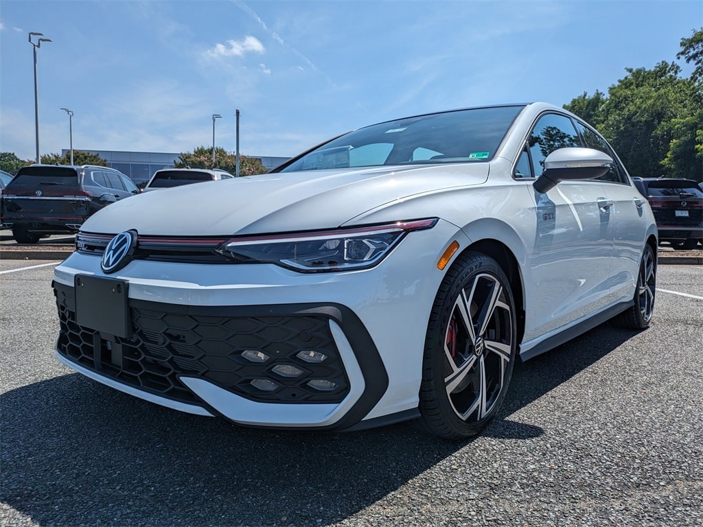 2025 Volkswagen Golf GTI SE - Photo 8