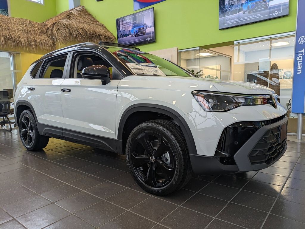 New 2026 Volkswagen Taos 1.5T SE Black SUV