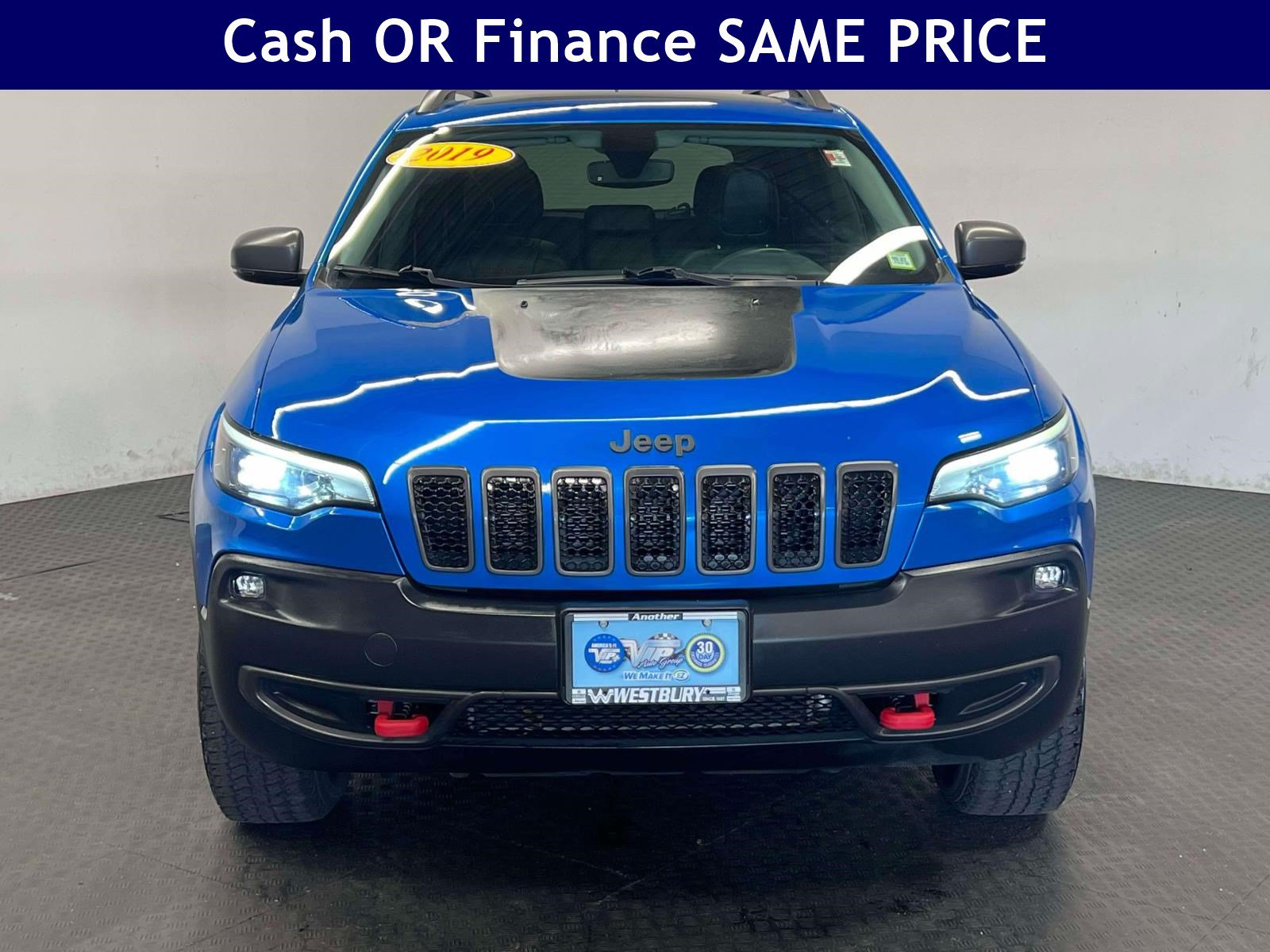 Used 2019 Jeep Cherokee Trailhawk Elite with VIN 1C4PJMBX2KD443405 for sale in Jericho, NY