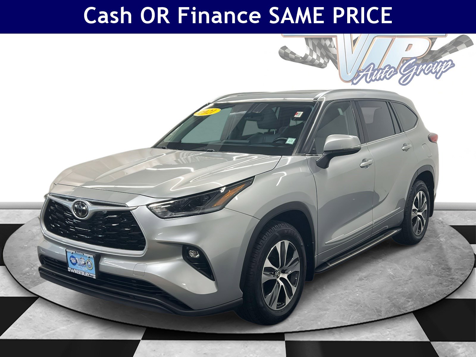 2021 Toyota Highlander XLE photo 3