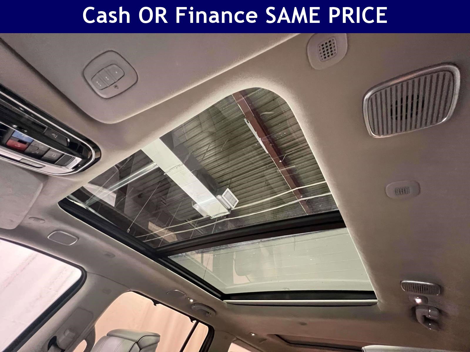 2023 Jeep Grand Wagoneer L II photo 2