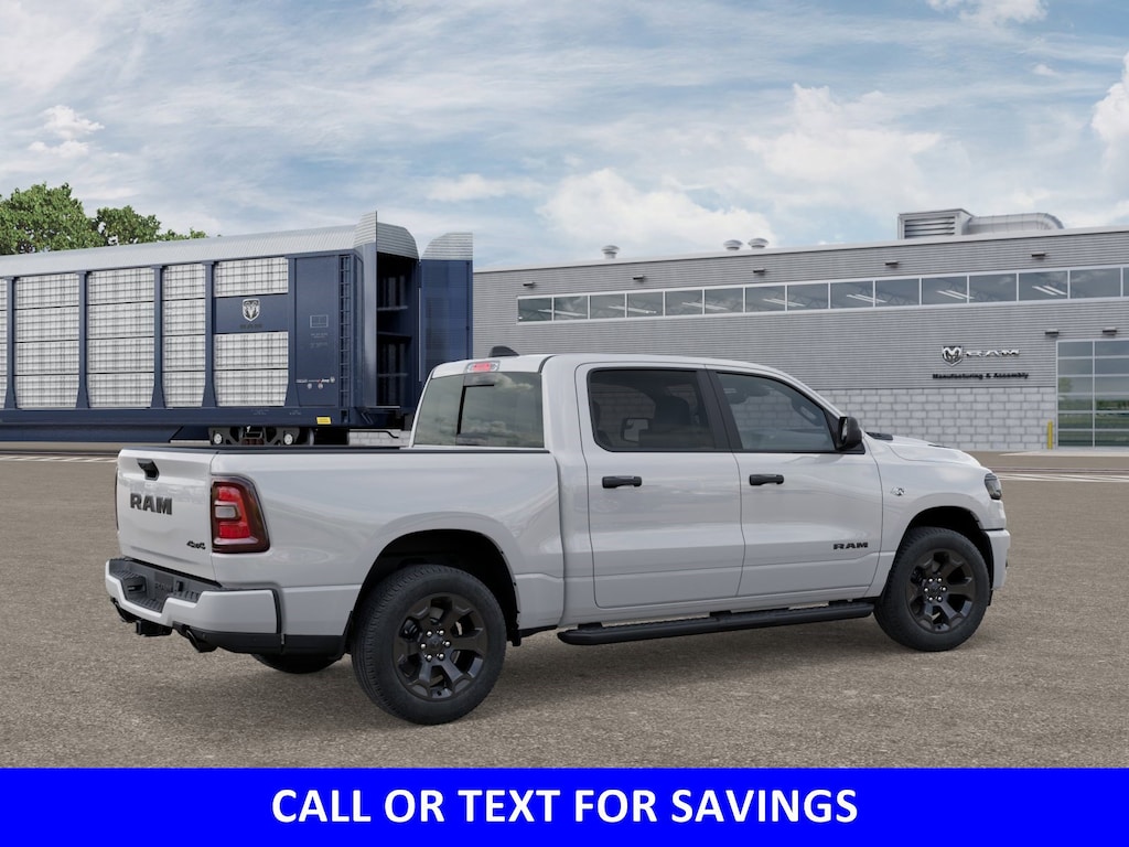 New 2026 Ram 1500 EXPRESS CREW CAB 4X4 5'7 BOX Pickup