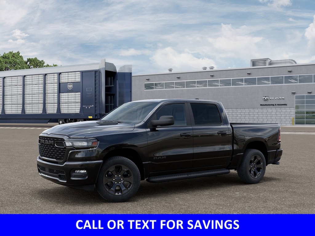 New 2026 Ram 1500 EXPRESS CREW CAB 4X4 5'7 BOX Pickup