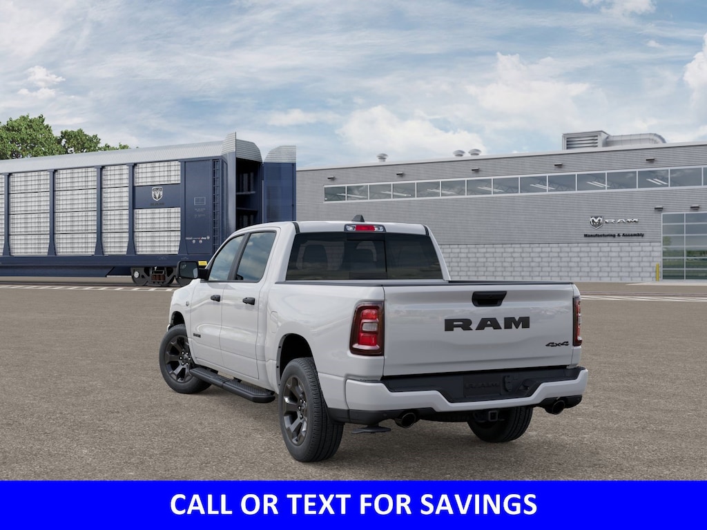 New 2026 Ram 1500 EXPRESS CREW CAB 4X4 5'7 BOX Pickup