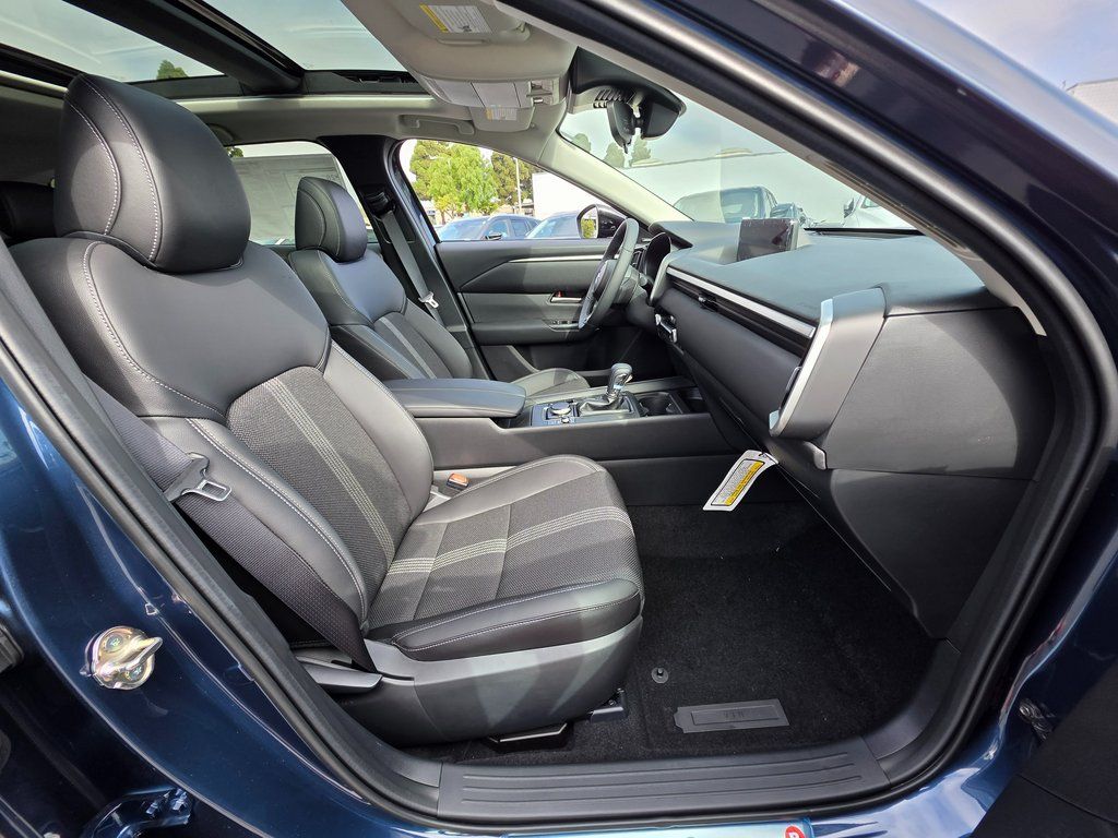 2025 Mazda CX-50 Premium - Photo 10