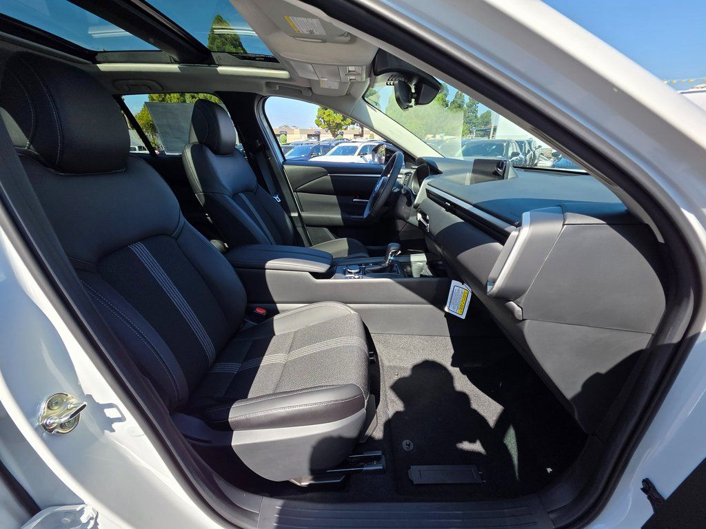 2025 Mazda CX-50 Premium - Photo 10