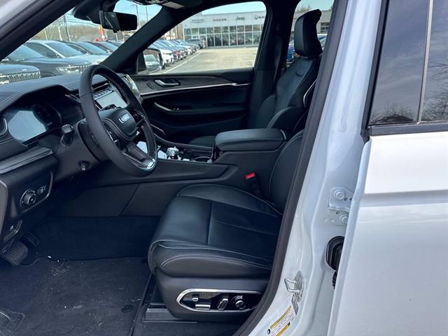2025 Jeep Grand Cherokee Overland - Photo 13