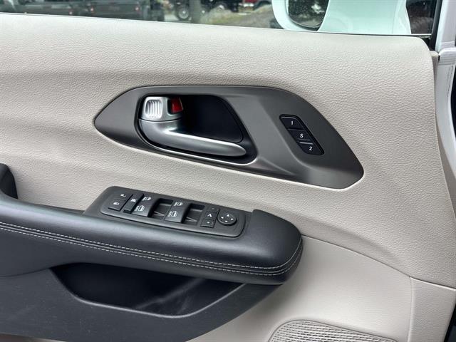 2018 Chrysler Pacifica Limited - Photo 18