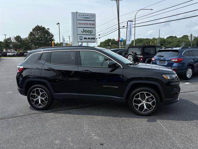 2024 Jeep Compass Limited photo 2
