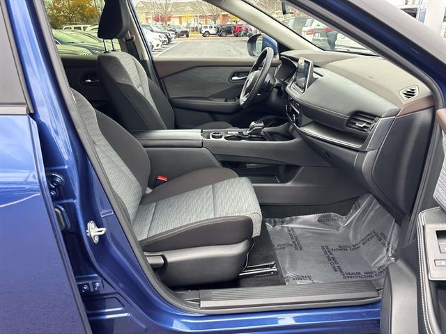 2023 Nissan Rogue SV - Photo 12