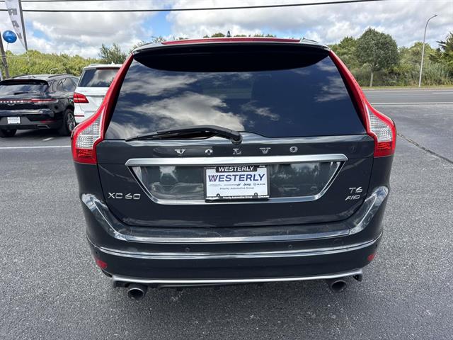2016 Volvo XC60 T6 Drive-E R-Design photo 4