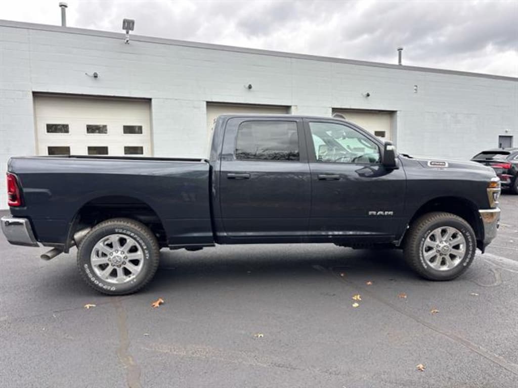 New 2026 Ram 2500 BIG HORN CREW CAB 4X4 6'4 BOX Pickup