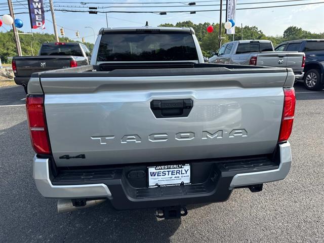 2025 Toyota Tacoma TRD photo 4