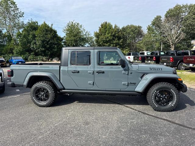 2025 Jeep Gladiator Willys photo 2