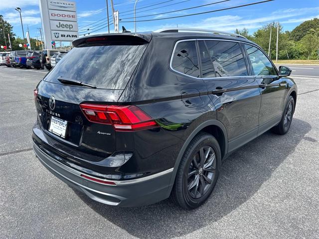 2022 Volkswagen Tiguan SE photo 3