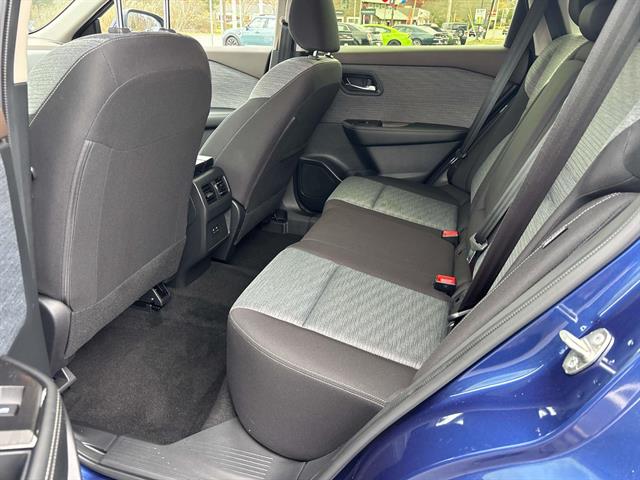 2023 Nissan Rogue SV - Photo 9