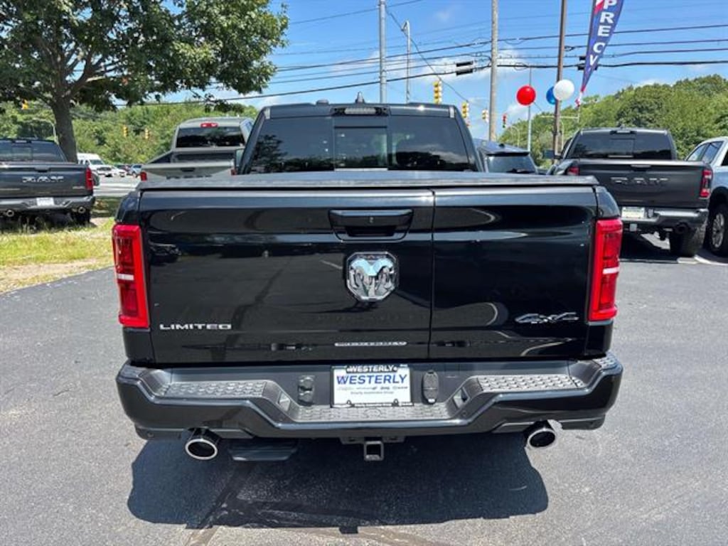 New 2026 Ram 1500 LIMITED CREW CAB 4X4 6'4 BOX Pickup