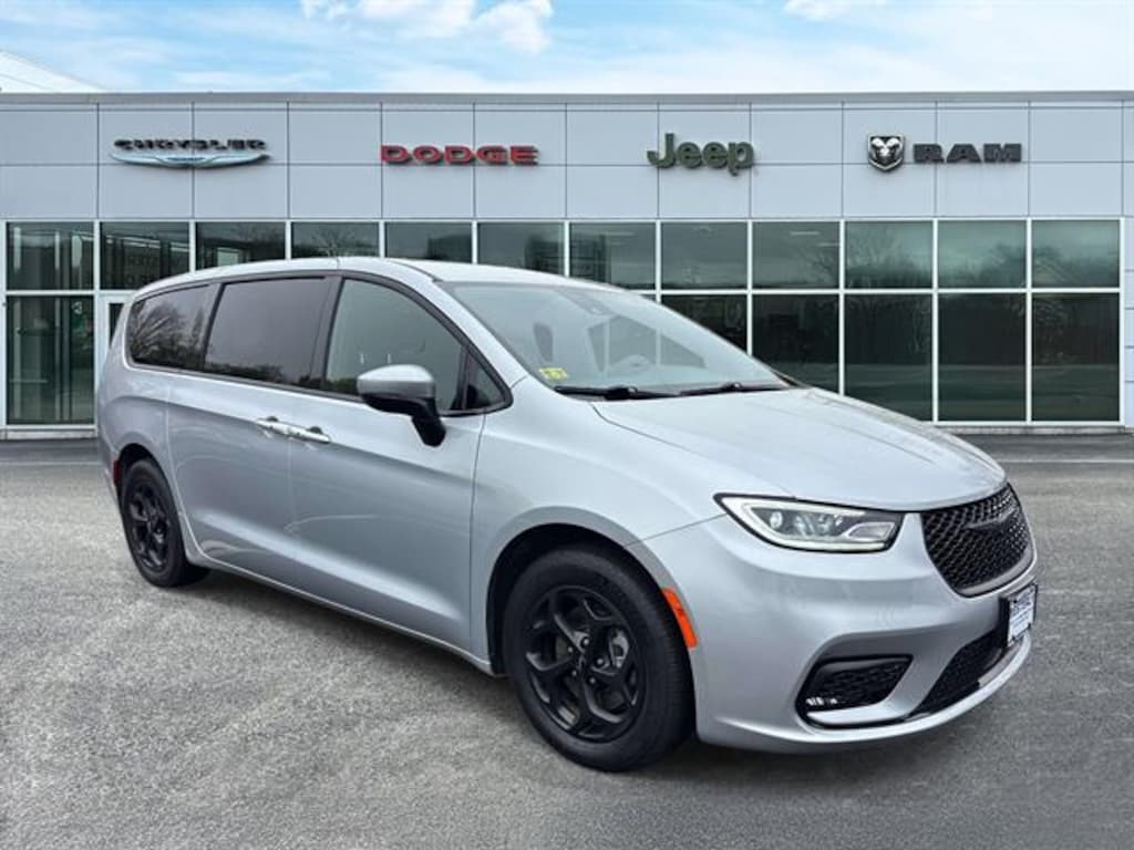 Used 2023 Chrysler Pacifica Hybrid Touring L Van