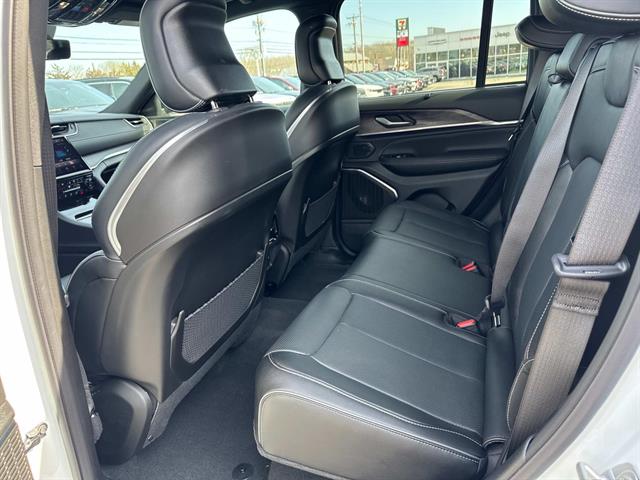 2025 Jeep Grand Cherokee Overland - Photo 12
