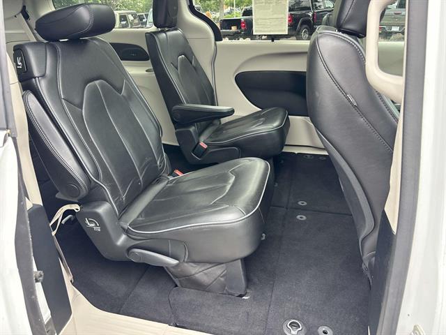 2018 Chrysler Pacifica Limited - Photo 16